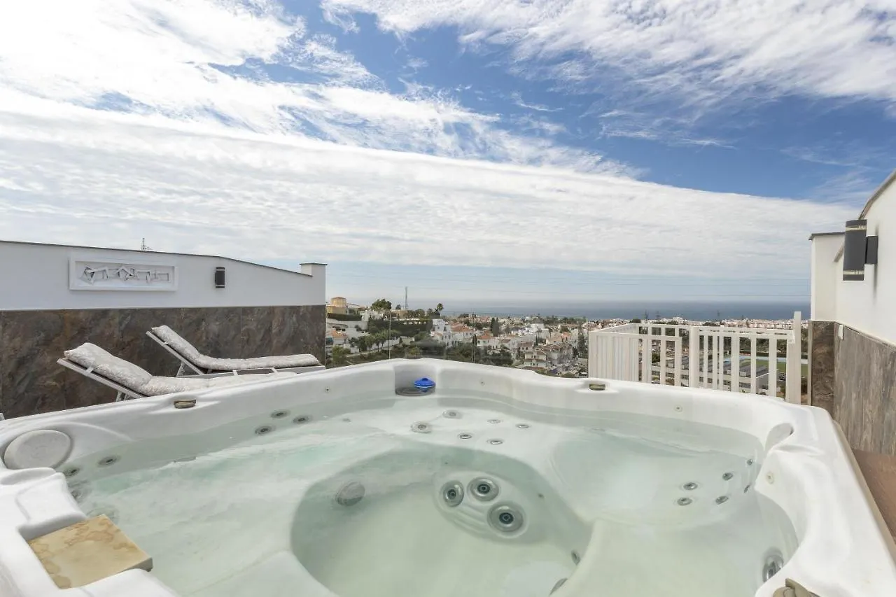 Nerja Luxury Apartment 0*,